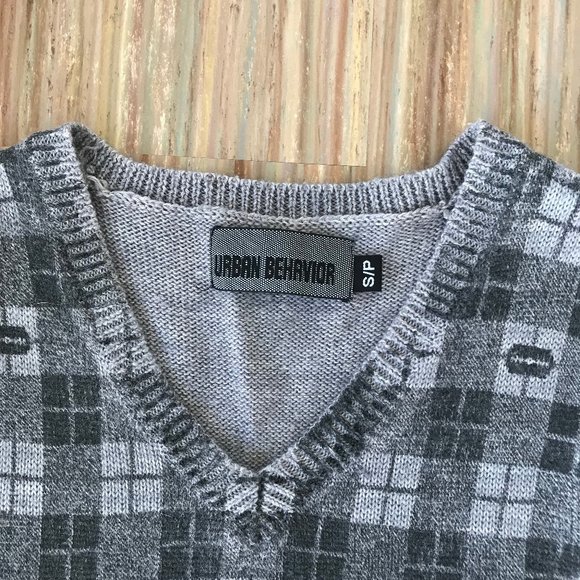 Urban Behavior Grey Plaid Check Pullover V-Neck Sweater Vest Acrylic/Wool - Picture 2 of 6